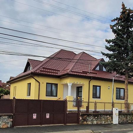Yellow House Sibiu Exterior photo