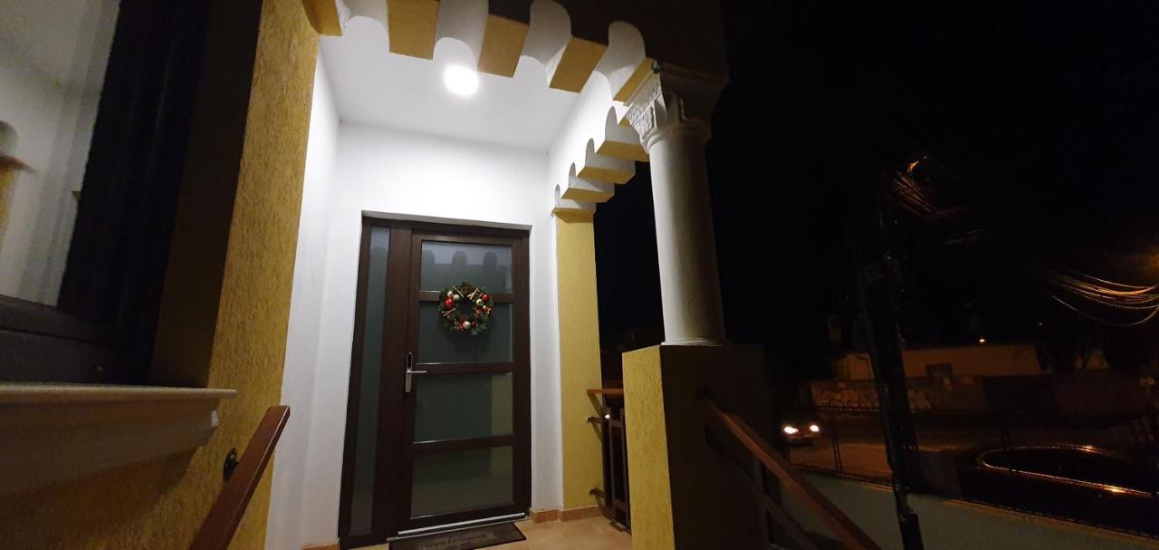 Yellow House Sibiu Exterior photo